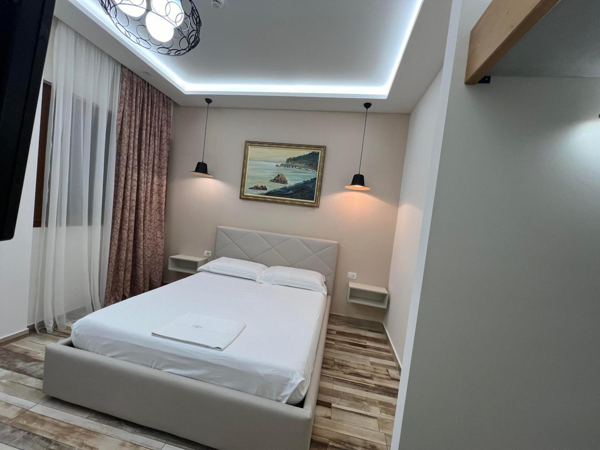 Guest Room Angolo Toscano Vlorë Екстериор снимка