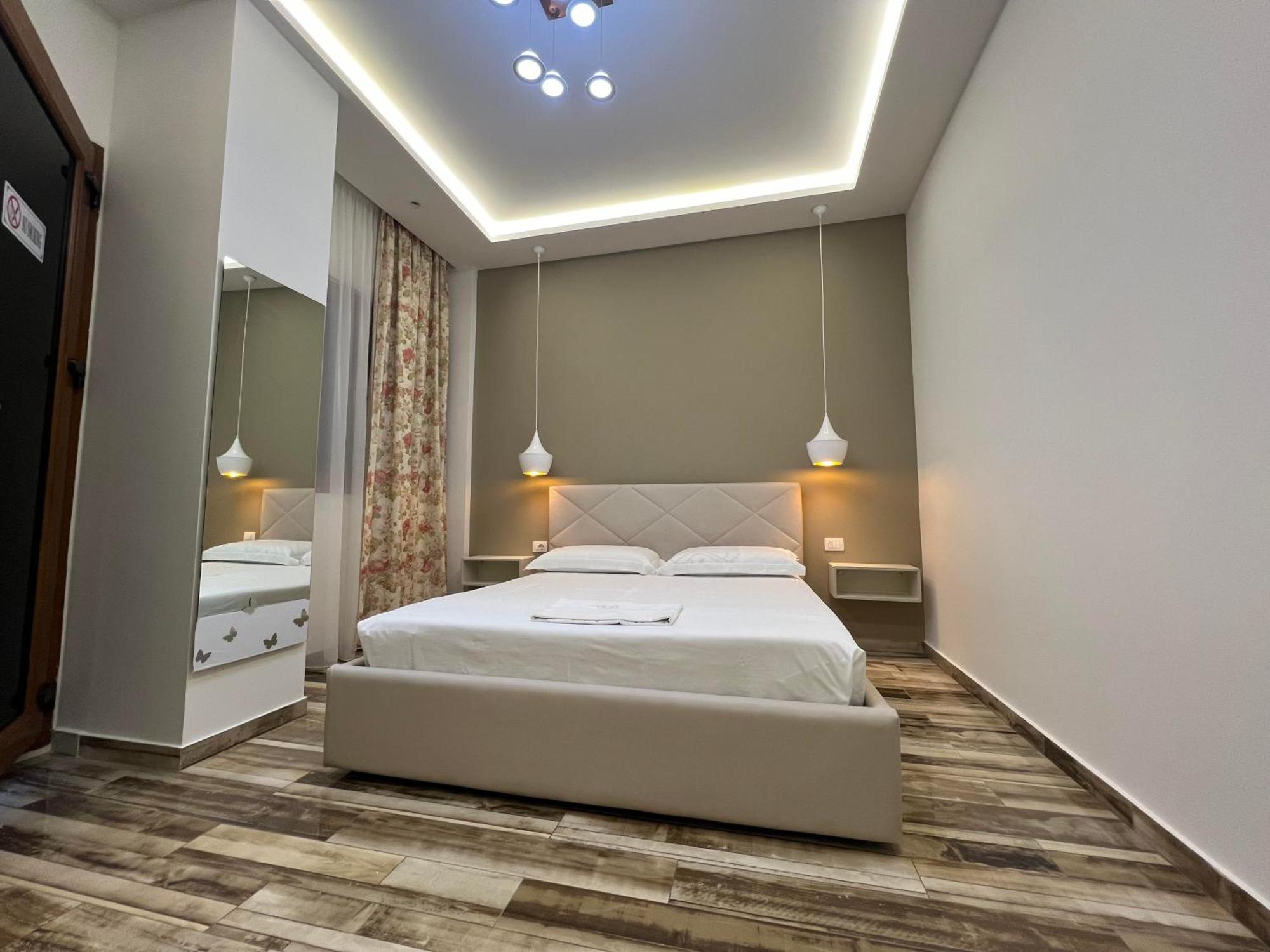 Guest Room Angolo Toscano Vlorë Екстериор снимка