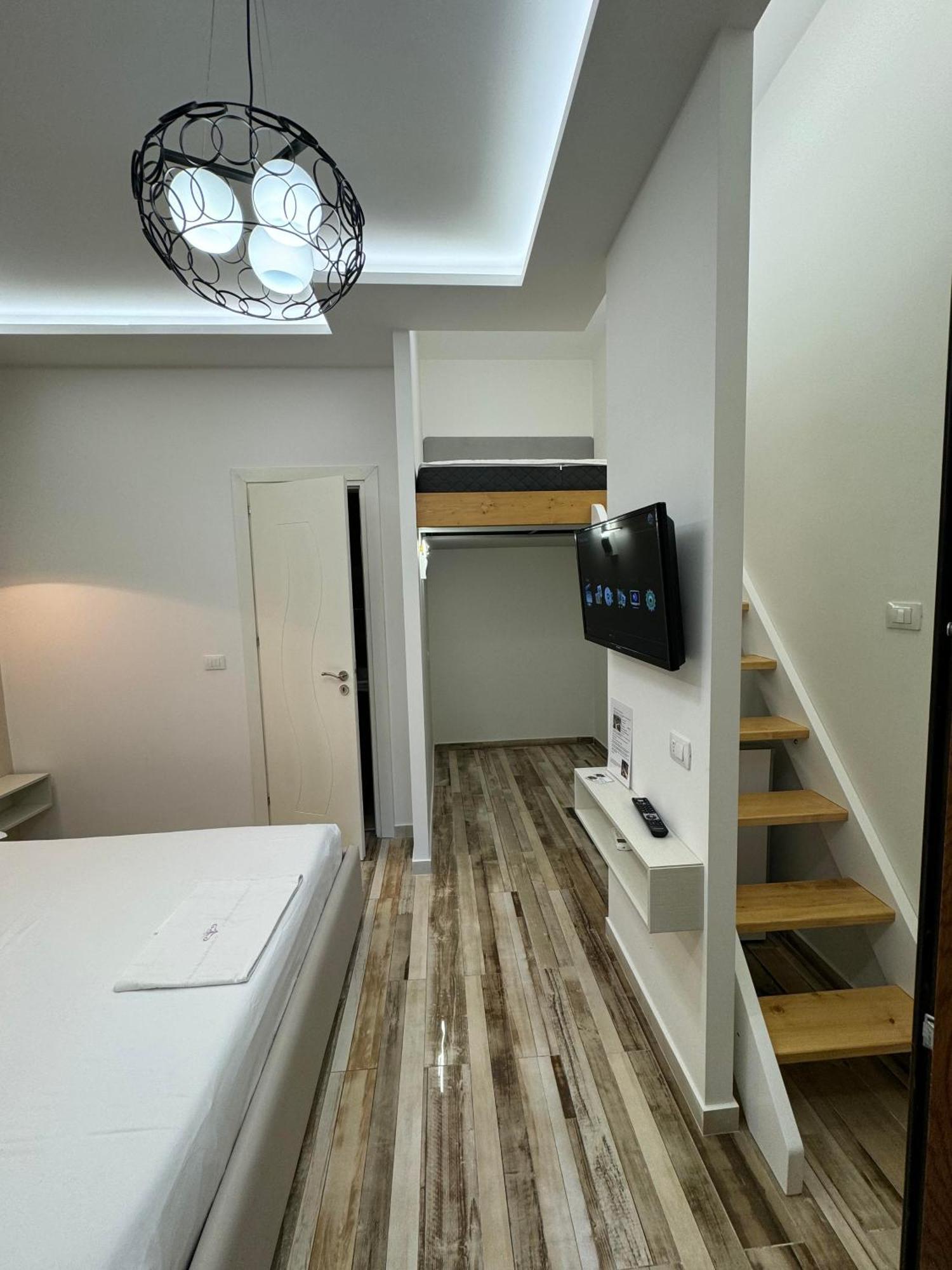 Guest Room Angolo Toscano Vlorë Екстериор снимка