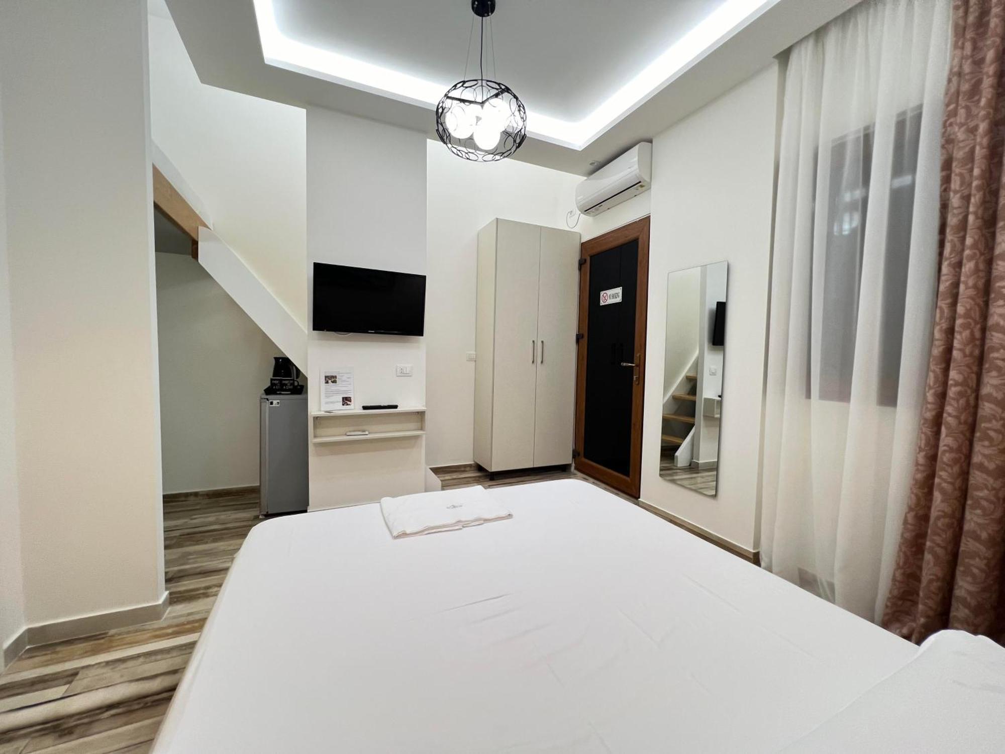 Guest Room Angolo Toscano Vlorë Екстериор снимка